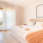 Seaside Living By Lovelystay Apartment